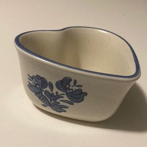 Pfaltzgraff Yorktowne Blue/White Heart Stoneware Dish AS IS